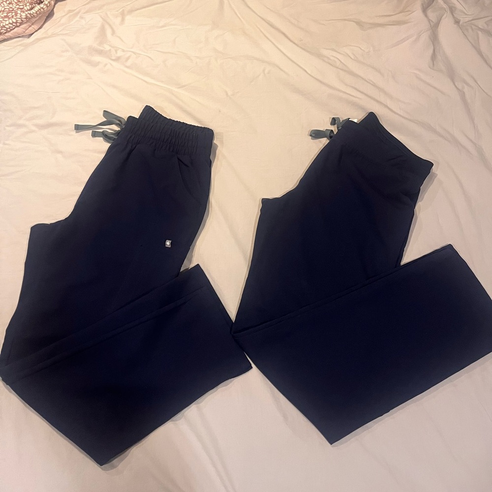 X2 medium navy Figs pants